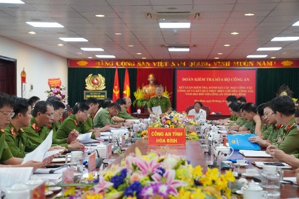 Deputy Minister Nguyen Van Long inspects Hoa Binh Provincial Police Department -0