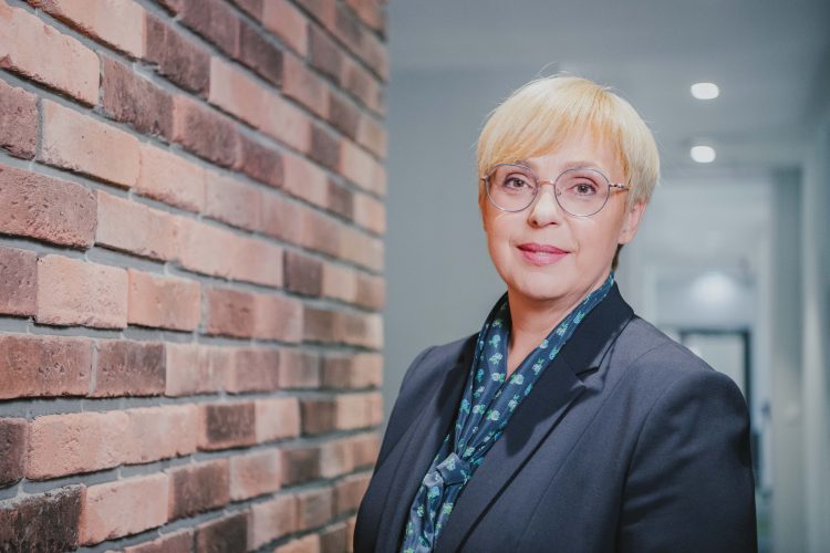 Luật sư Natasa Pirc Musar trở thành nữ Tổng thống đầu tiên của Slovenia -0