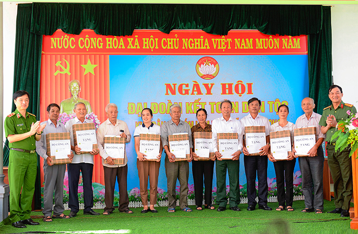 Thứ trưởng Nguyễn Duy Ngọc dự Ngày hội “Đại đoàn kết toàn dân tộc” tại khu dân cư Lâm Phú -2