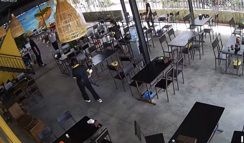 Đà Nẵng: Kỷ luật khiển trách Phó Trưởng Phòng Quản lý và Phát triển quỹ đất  ném tiền tung tóe trong quán bún Bò -0