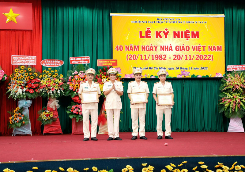 Trường Đại học Cảnh sát Nhân dân kỷ niệm 40 năm ngày Nhà giáo Việt nam -0