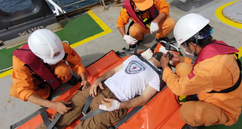 Vượt sóng gió xuyên đêm cứu nạn người nước ngoài bị tai nạn lao động -0