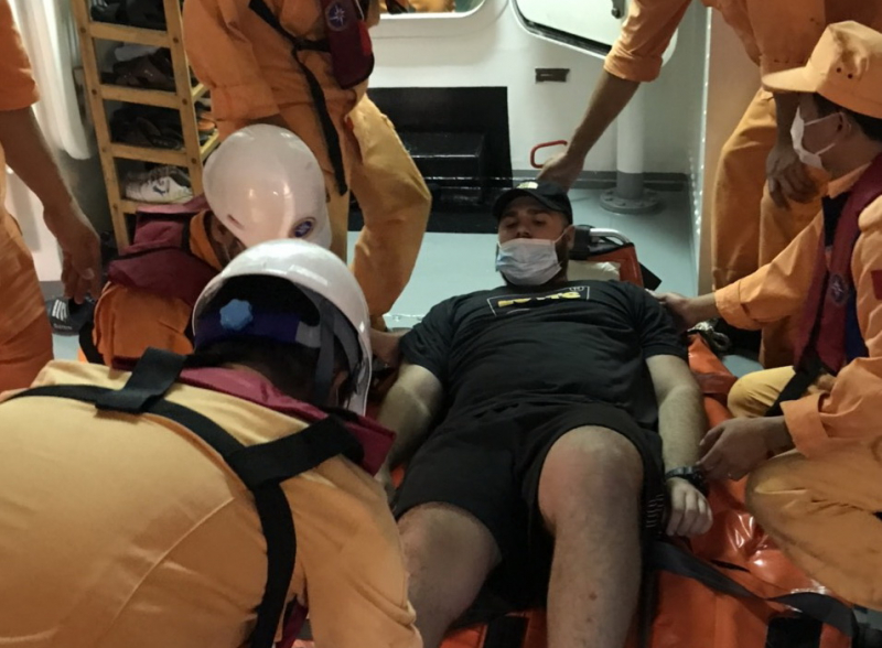 Vượt sóng gió xuyên đêm cứu nạn người nước ngoài bị tai nạn lao động -1