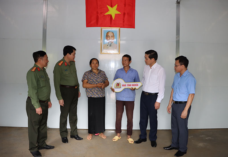 Khởi công và bàn giao nhà mẫu cho 2 hộ nghèo tại huyện Phong Thổ, Lai Châu -0