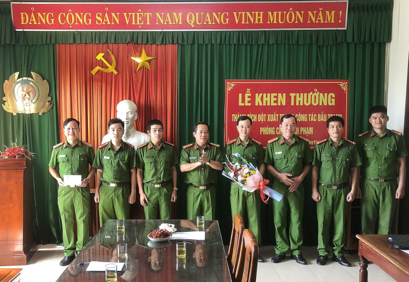 Khen thưởng Công an phường triệt xóa đại lý ma túy do 9X cầm đầu -0
