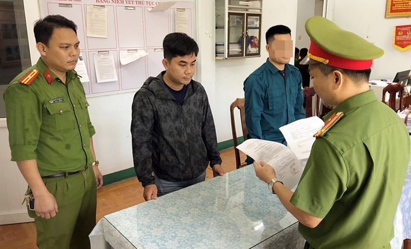 Khởi tố nhân viên ngân hàng lừa đảo chiếm đoạt gần 2,3 tỷ đồng -0