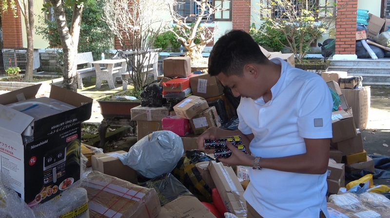 Xe ô tô tải chở pháo điện “lậu” -0