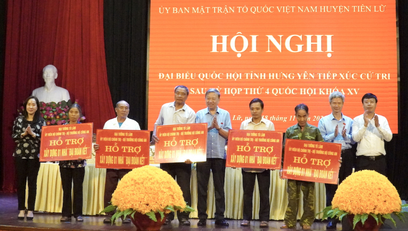 Bộ trưởng Tô Lâm tiếp xúc cử tri huyện Tiên Lữ -0