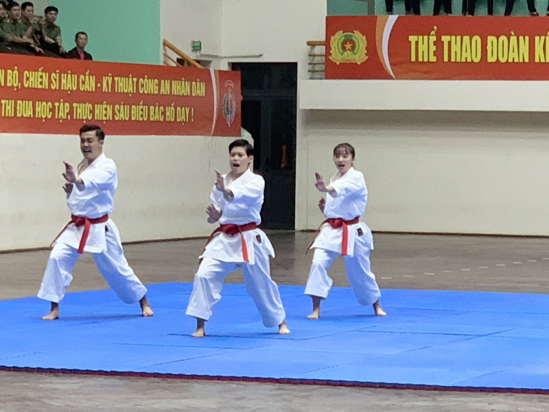 Khai mạc Hội thao kỷ niệm 75 năm Ngày truyền thống lực lượng Hậu cần - Kỹ thuật CAND -0