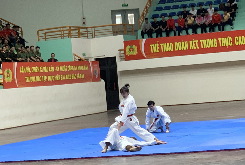 Khai mạc Hội thao kỷ niệm 75 năm Ngày truyền thống lực lượng Hậu cần - Kỹ thuật CAND -0