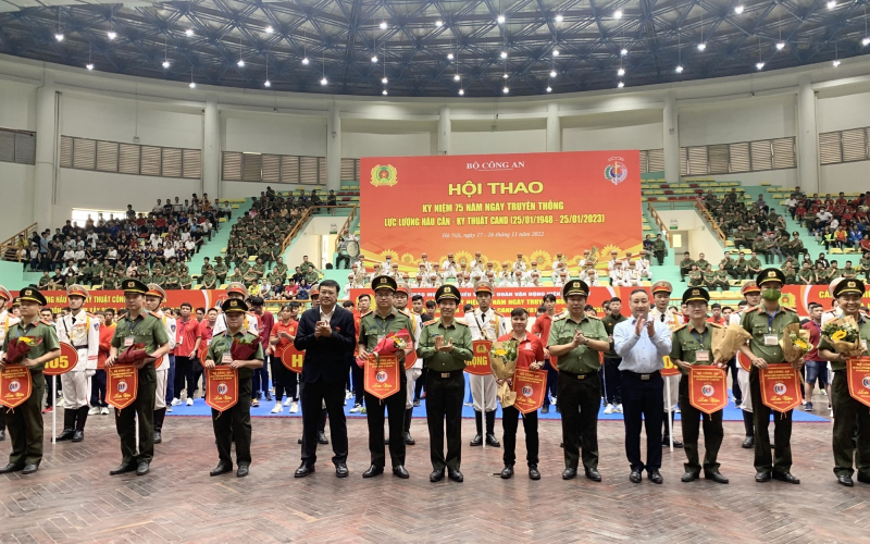 Khai mạc Hội thao kỷ niệm 75 năm Ngày truyền thống lực lượng Hậu cần - Kỹ thuật CAND -0