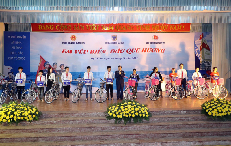 Khơi dậy tình yêu biển đảo cho thế hệ trẻ -0
