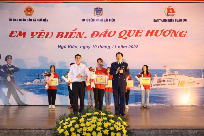 Khơi dậy tình yêu biển đảo cho thế hệ trẻ -0