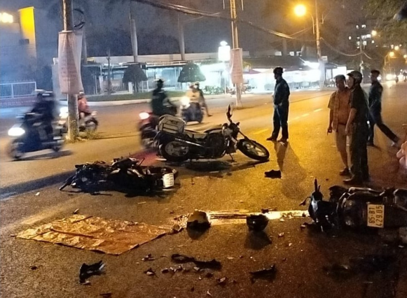 CSGT bị thương trong vụ ba xe mô tô va chạm liên hoàn -0