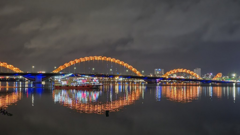 Đà Nẵng: Thắp sáng cầu Rồng với ánh sáng xanh gửi thông điệp tích cực về quyền trẻ  -0