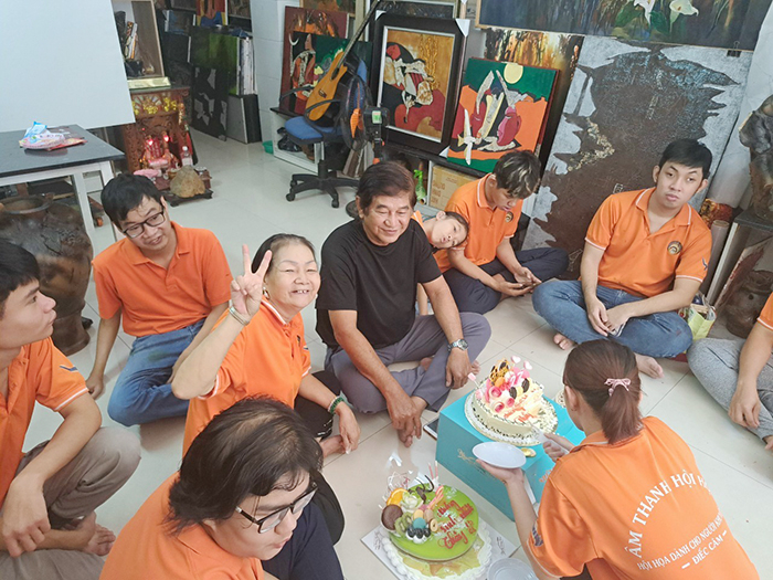 Người thầy của lớp vẽ đặc biệt -0