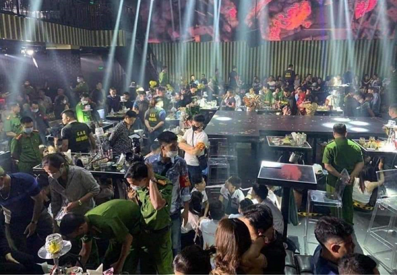 Vụ đột kích vũ trường lớn nhất đất Cảng: bị đình chỉ vẫn cố tình hoạt động -0