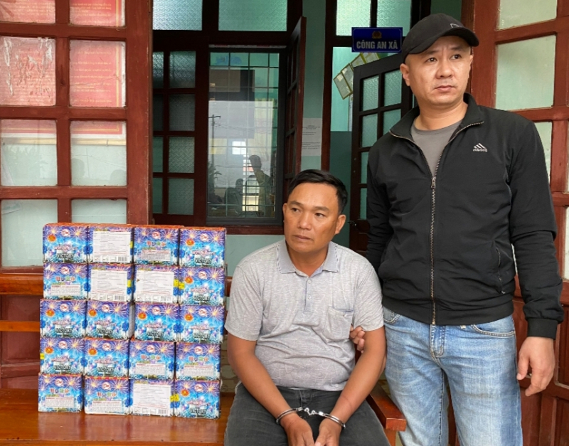 Bắt 2 đối tượng cùng hơn 1,2 tạ pháo hoa “chuẩn bị Tết” -0