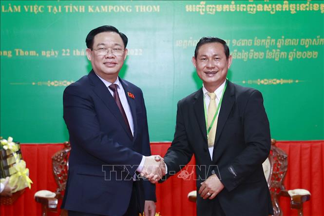 Chủ tịch Quốc hội Vương Đình Huệ thăm, làm việc tại tỉnh Kampong Thom, Campuchia -0