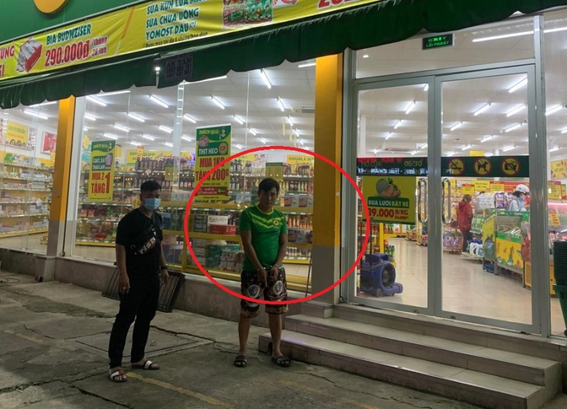 Bắt nhanh đối tượng dùng kéo cướp tài sản trong cửa hàng Bách Hóa Xanh -0