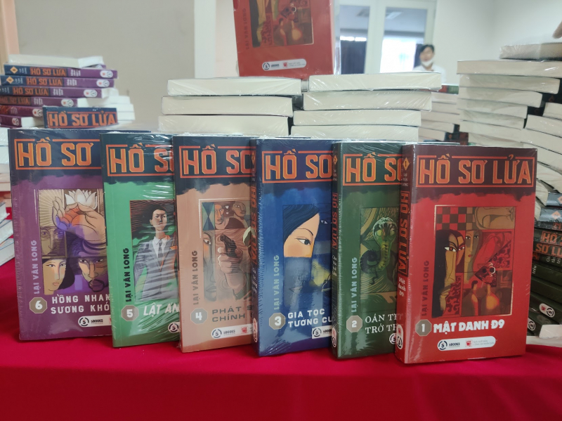 Ra mắt “Hồ sơ lửa” - bộ tiểu thuyết hình sự nhiều tập nhất Việt Nam  -0