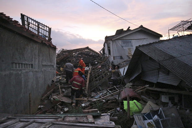 Nỗi đau bao trùm thị trấn nhỏ Indonesia hậu động đất kinh hoàng -0