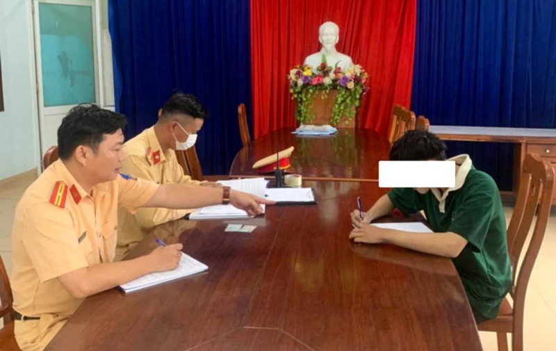 Đà Nẵng: Học sinh chưa đủ tuổi điều kiển mô tô đến trường, phụ huynh sẽ bị phạt -0