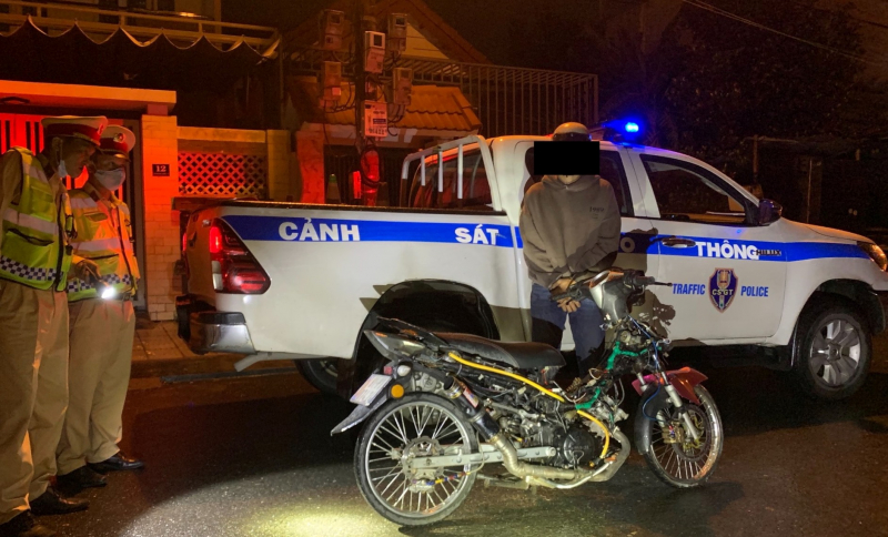 Đà Nẵng: Học sinh chưa đủ tuổi điều kiển mô tô đến trường, phụ huynh sẽ bị phạt -1