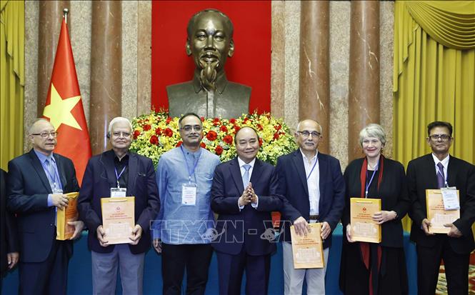 Chủ tịch nước Nguyễn Xuân Phúc tiếp đại biểu dự Đại hội 22 Hội đồng Hòa bình Thế giới -0