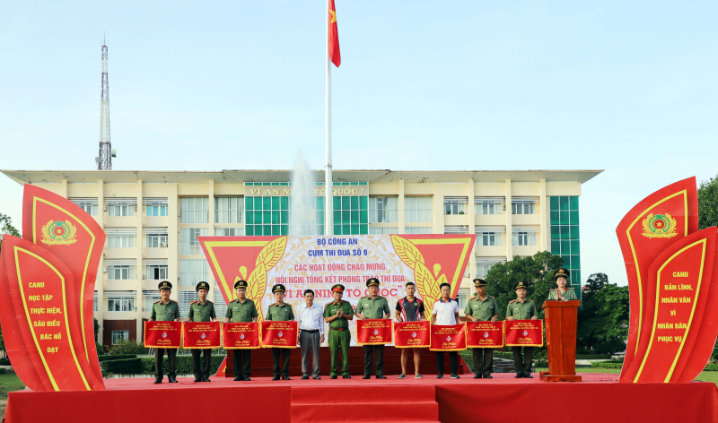 Cụm thi đua số 9 – Bộ Công an bàn giao 3 căn nhà Nghĩa tình đồng đội -0