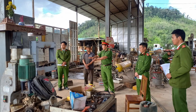 Theo chân Công an vùng biên thực hiện chiến dịch “60 ngày, đêm” -0