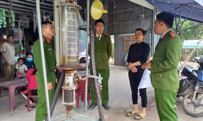 Theo chân Công an vùng biên thực hiện chiến dịch “60 ngày, đêm” -0