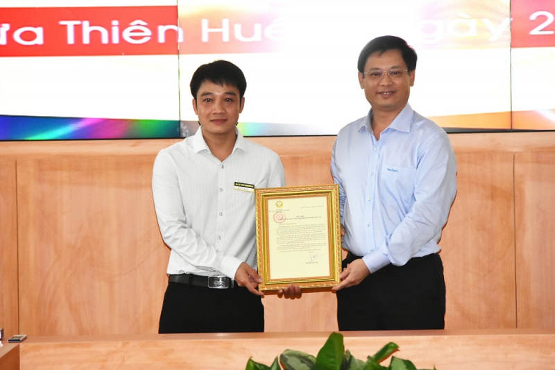 Trao Thư khen của Chủ tịch nước cho thanh niên cứu người  -0