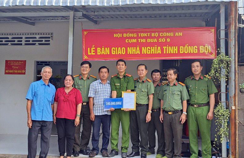 Cụm thi đua số 9 – Bộ Công an bàn giao 3 căn nhà Nghĩa tình đồng đội -0