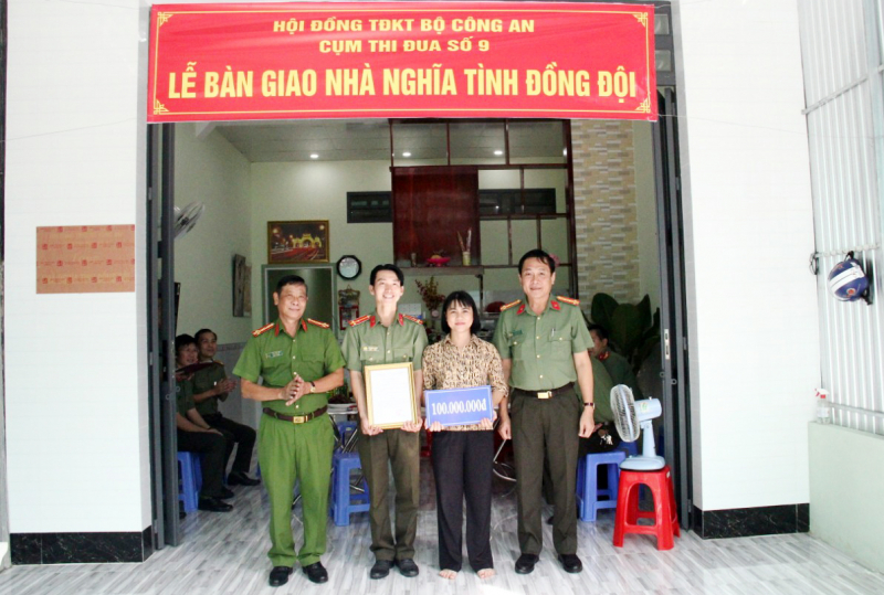 Cụm thi đua số 9 – Bộ Công an bàn giao 3 căn nhà Nghĩa tình đồng đội -0