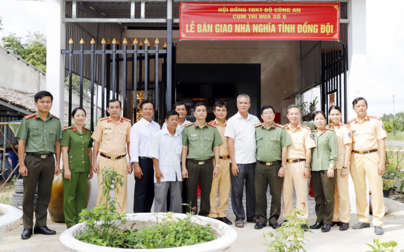 Cụm thi đua số 9 – Bộ Công an bàn giao 3 căn nhà Nghĩa tình đồng đội -1
