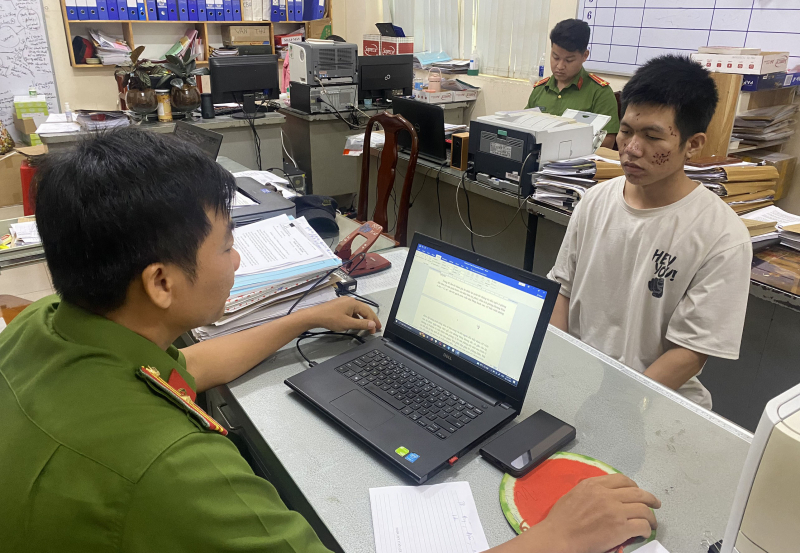 Bắt khẩn cấp đối tượng hiếp dâm trẻ em -0