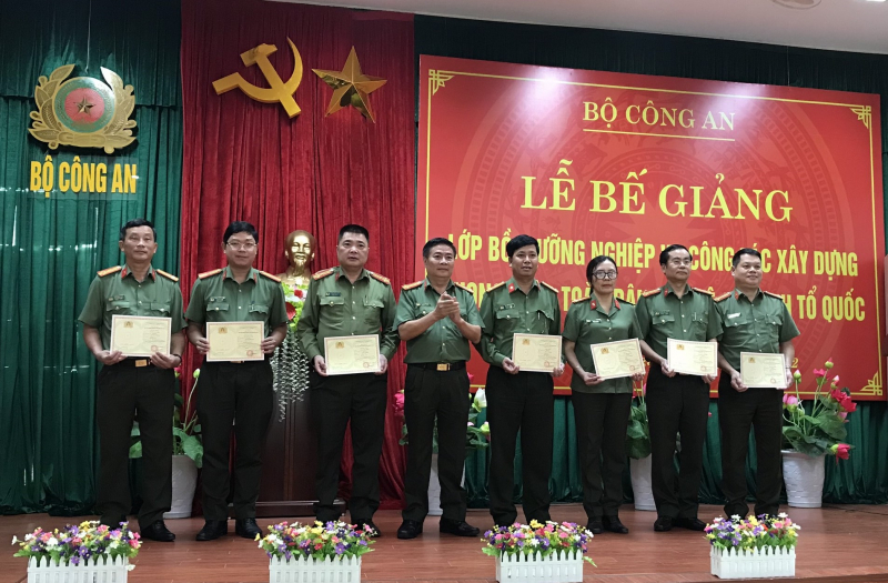 Bế giảng Lớp bồi dưỡng nghiệp vụ xây dựng phong trào Toàn dân bảo vệ ANTQ -0