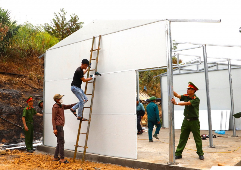 Đưa mái ấm về bản -0