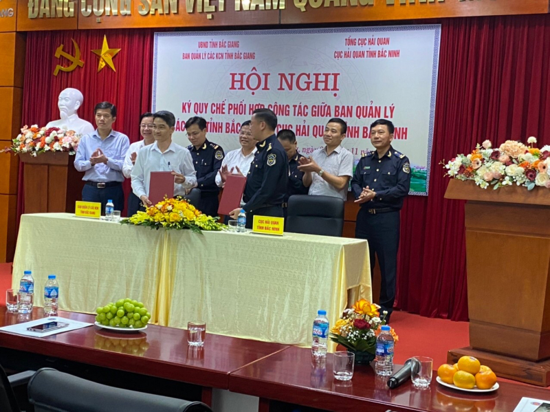 Ban Quản lý các Khu công nghiệp Bắc Giang và Cục Hải quan tỉnh Bắc Ninh ký quy chế phối hợp công tác -0
