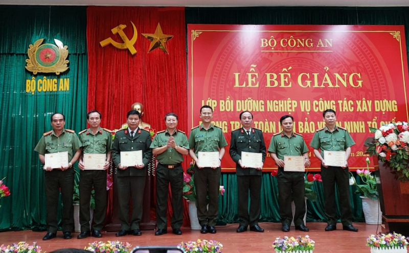 Bế giảng Lớp bồi dưỡng nghiệp vụ xây dựng phong trào Toàn dân bảo vệ ANTQ -0