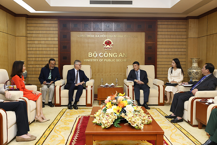 Góp phần thể hiện nghĩa vụ và trách nhiệm với hòa bình, an ninh quốc tế -0