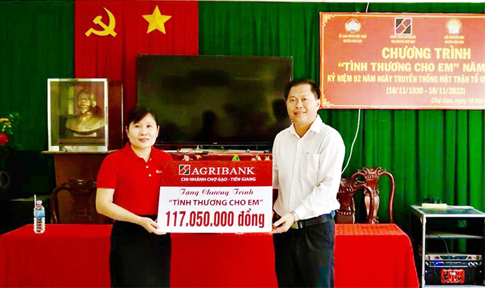 “Tình thương cho em” của tập thể người lao động Agribank Chợ Gạo -0