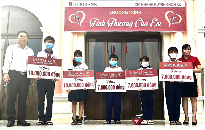“Tình thương cho em” của tập thể người lao động Agribank Chợ Gạo -1