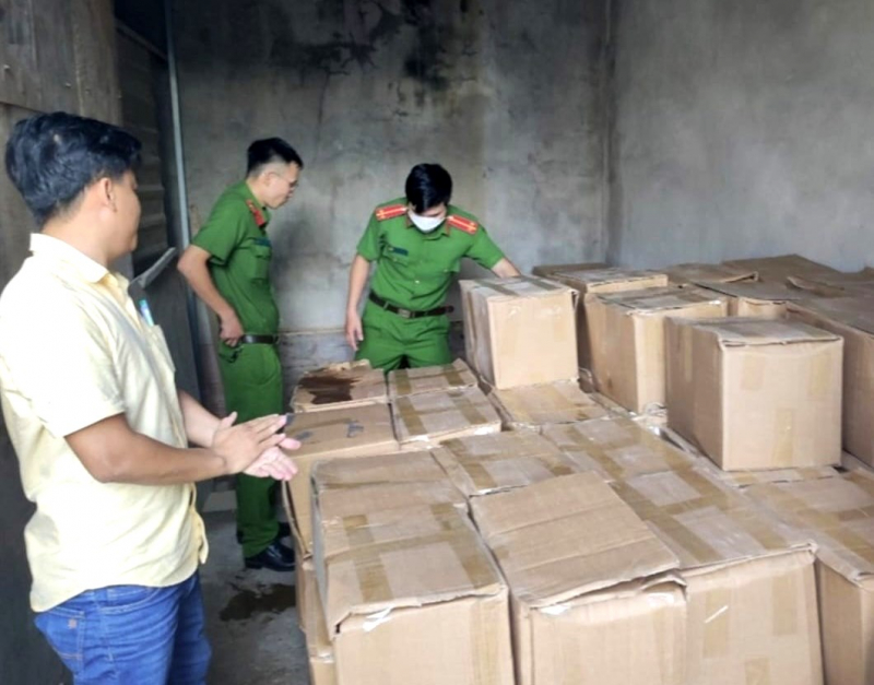 Đà Nẵng: 2 nhà nghỉ biến thành “kho chứa hàng hóa không rõ nguồn gốc” với số lượng khủng -1