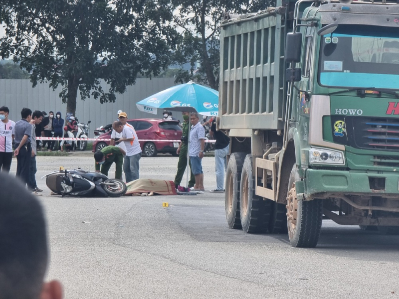 Va chạm với xe tải ben, thai phụ cùng 2 con gái tử vong tại chỗ -0