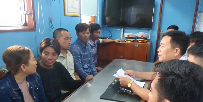 Đưa 9 ngư dân Quảng Ngão lâm nạn trên vùng biển Trường Sa về đất liền -0