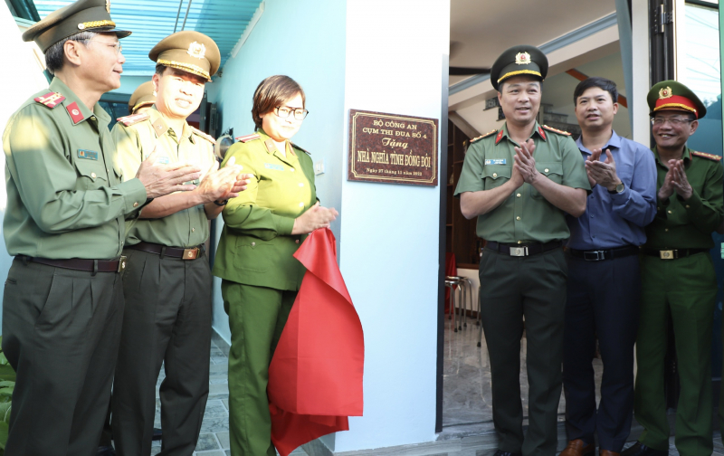 trao nhà (2).jpg -0