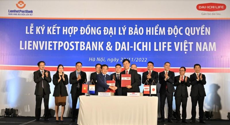 Thương vụ nghìn tỷ tiếp tục khuấy động thị trường bancassurance -0