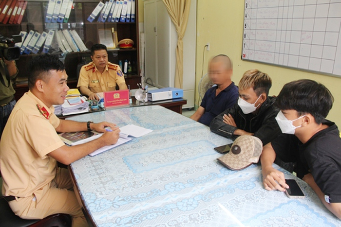 Đà Nẵng kiên quyết xử lý học sinh trung học đi xe máy phân khối lớn -0